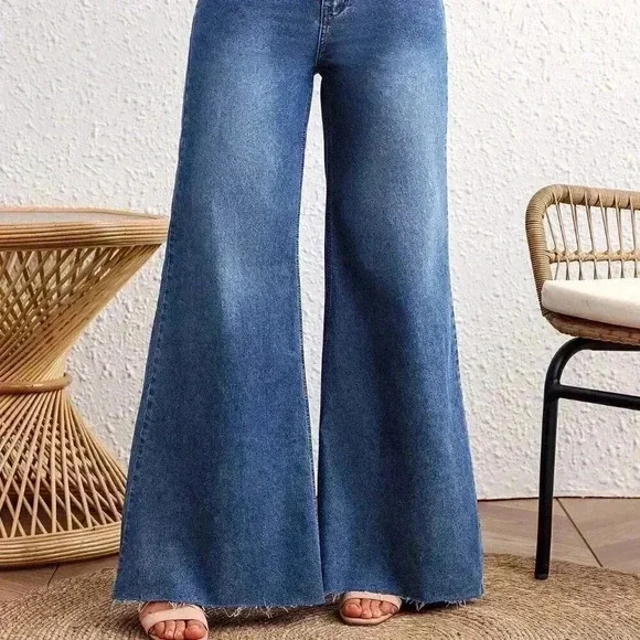 Dark Wash Casual Women's Loose-Fit Wide Leg Jeans w/Frayed Hem & Side Pockets